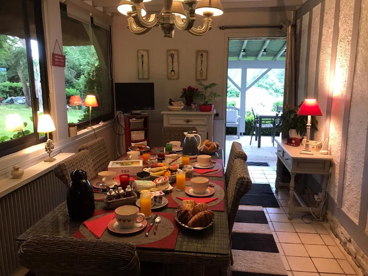 Les Chaumieres Du Pays D'Auge Bed & Breakfast Le Breuil-en-Auge ภายนอก รูปภาพ